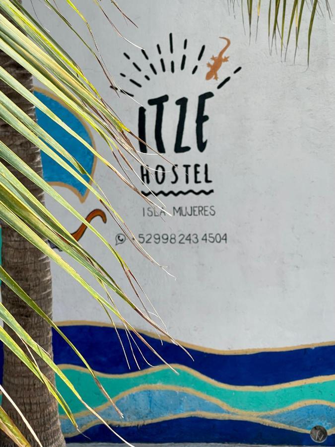 Itzé Hostel Isla Mujeres Esterno foto